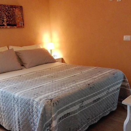 Отель Il Cortile Friendly House Боргоманеро Экстерьер фото