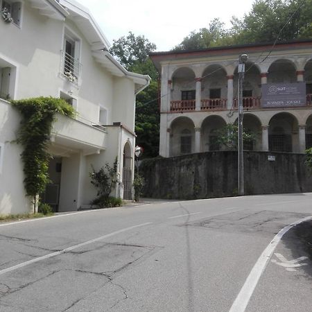 Отель Il Cortile Friendly House Боргоманеро Экстерьер фото