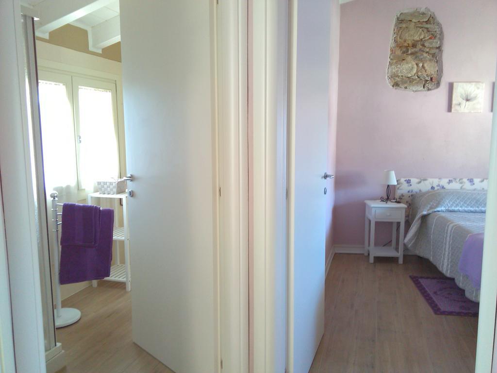 Отель Il Cortile Friendly House Боргоманеро Номер фото