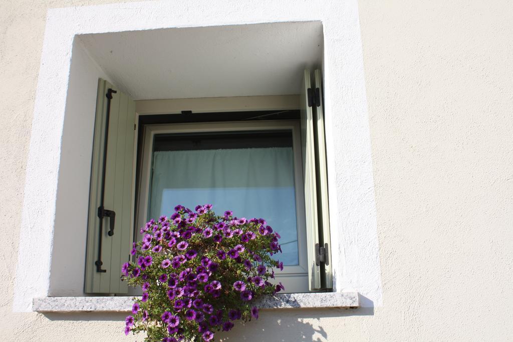 Отель Il Cortile Friendly House Боргоманеро Экстерьер фото