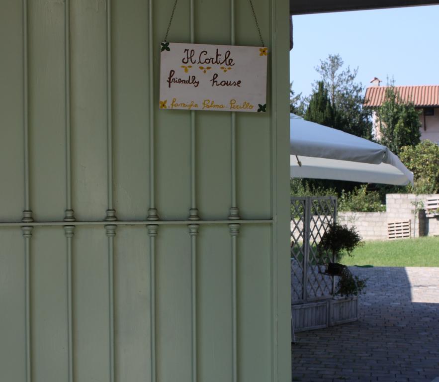 Отель Il Cortile Friendly House Боргоманеро Экстерьер фото