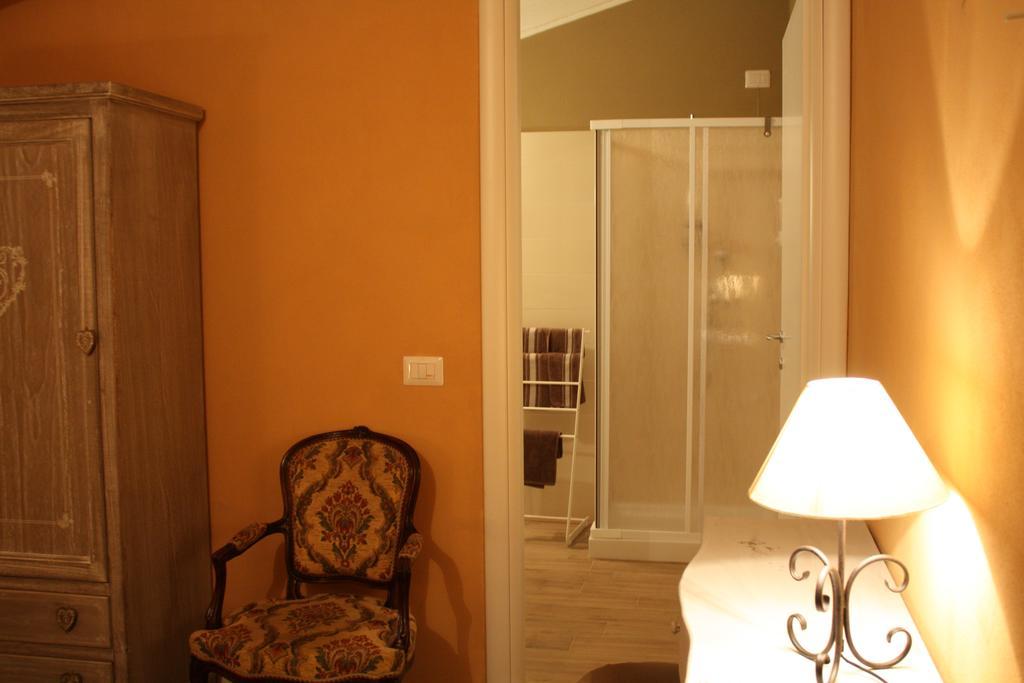 Отель Il Cortile Friendly House Боргоманеро Экстерьер фото
