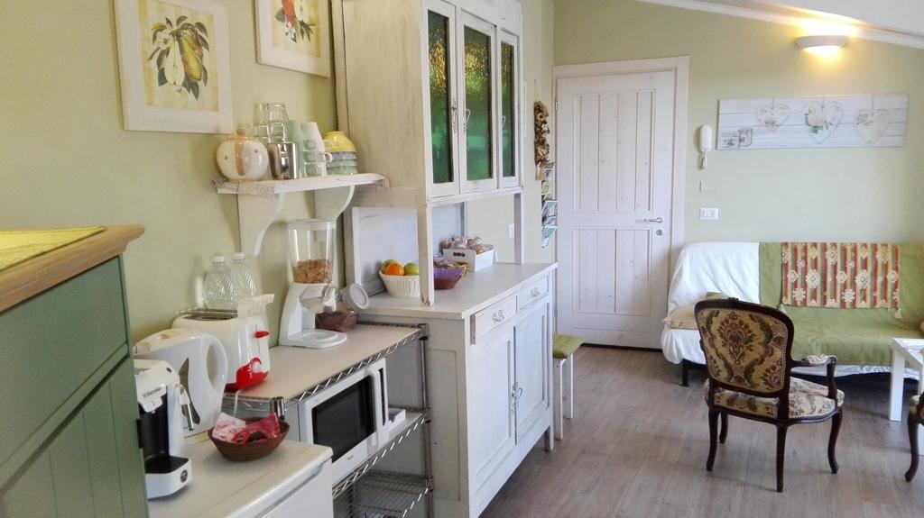 Отель Il Cortile Friendly House Боргоманеро Экстерьер фото